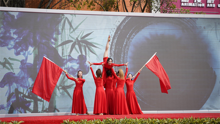 新起點(diǎn)再出發(fā)|成都新華高級(jí)技工學(xué)校升格揭牌儀式盛大啟幕！