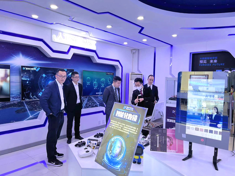 我校高技能人才培訓(xùn)基地揭牌暨校企簽約活動(dòng)成功舉辦