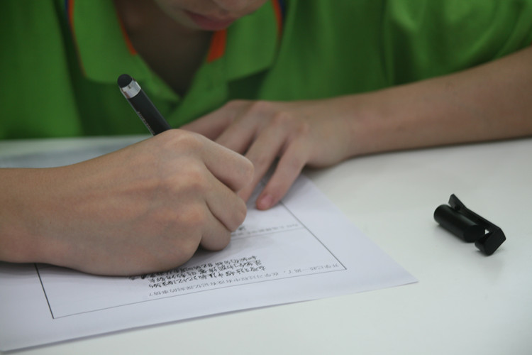 轉學逐夢，競技新華