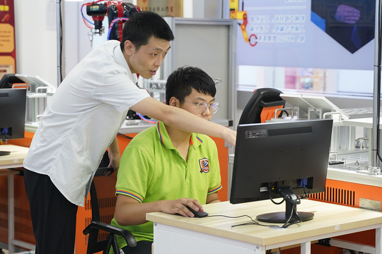 開(kāi)學(xué)季，新華有話對(duì)你說(shuō)......