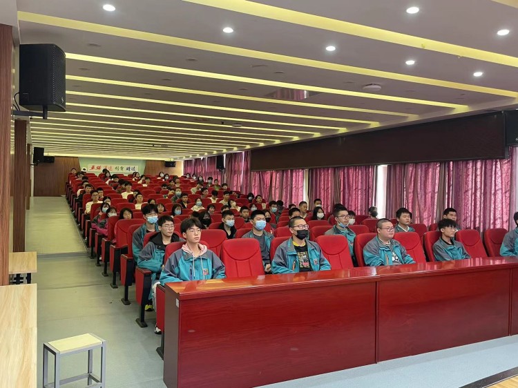 二十大奮進譜華章，新華緊隨育棟梁