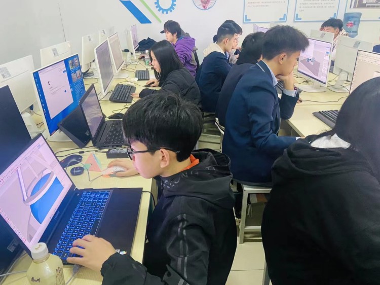 新華90后老師這樣說(shuō)：不以規(guī)矩，不成方圓