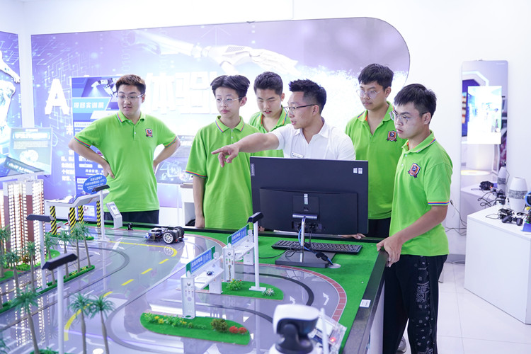 【解讀新華“三查三評”】學生學習為核心，綜合素質(zhì)齊發(fā)展