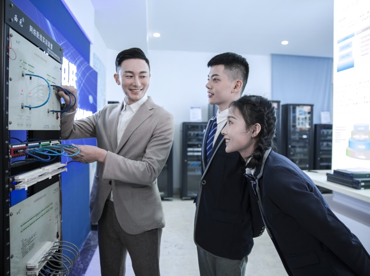 高中沒畢業，成都哪家學校好？