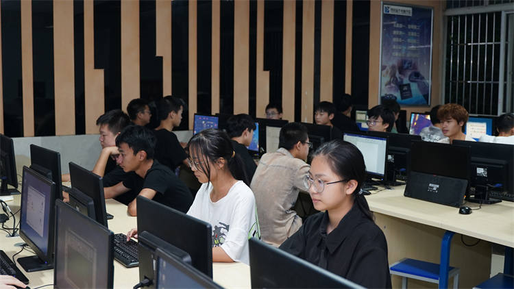 軍訓(xùn)后開學(xué)第一周，一起來看活力滿滿的大家