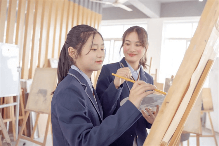 孩子不想上學(xué)，選擇打工還是來成都新華學(xué)技術(shù)