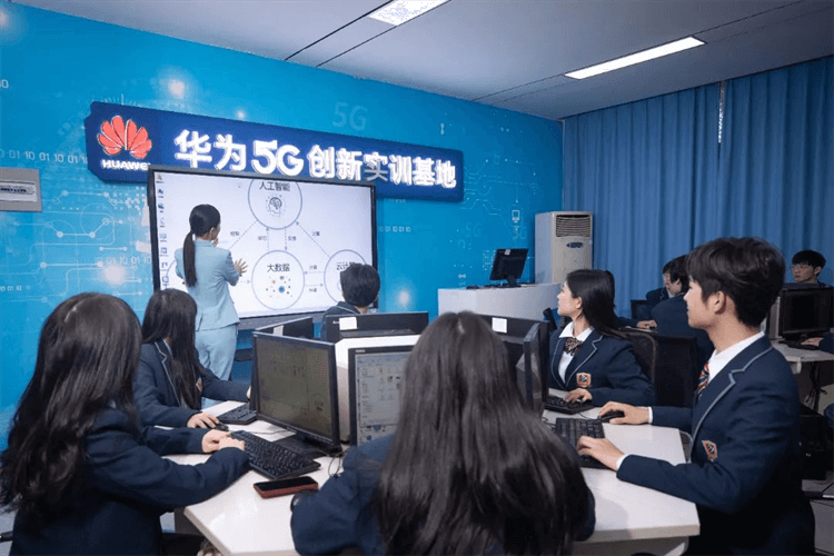 孩子不想上學(xué)，選擇打工還是來成都新華學(xué)技術(shù)