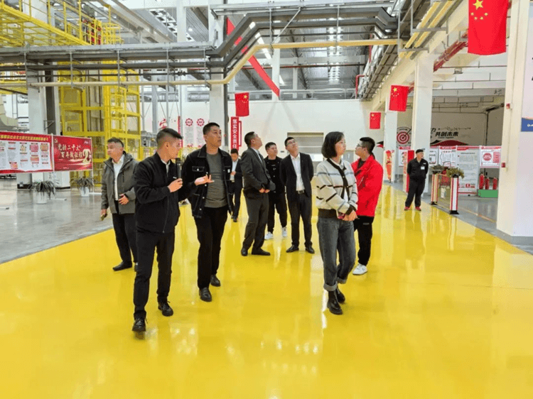 名企研學(xué)游—成都新華學(xué)子走進(jìn)格力！