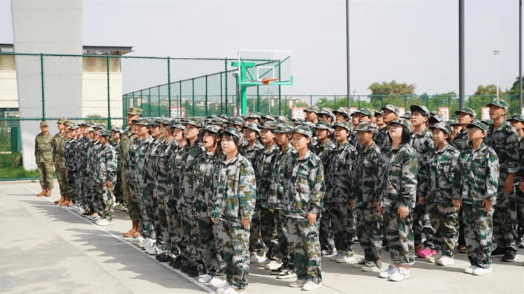 2024級春季新生軍事素質拓展訓練匯報表演