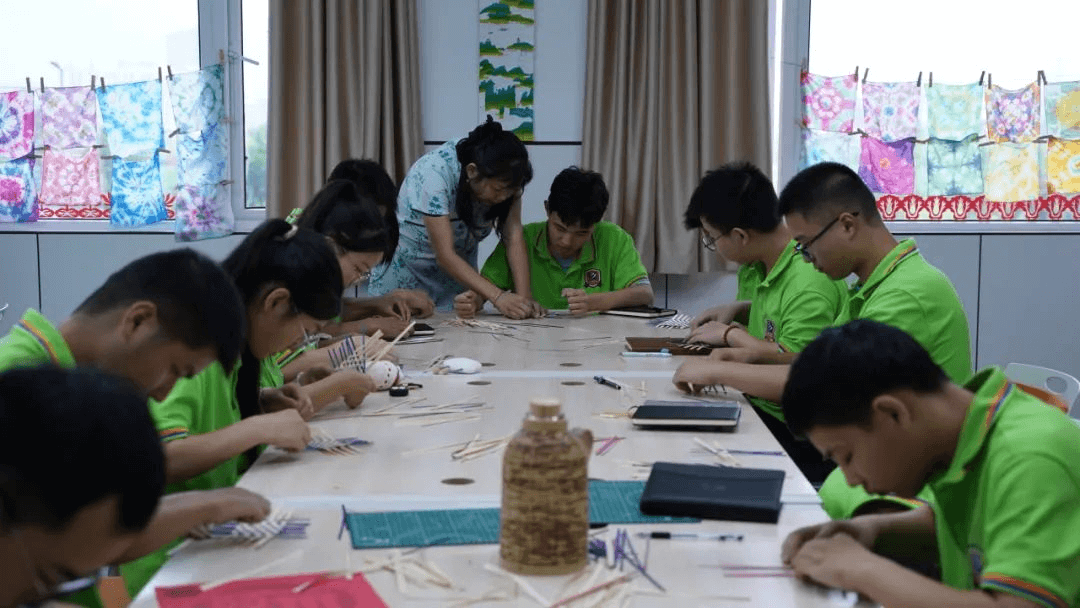 初入新華的他們，在學校學習生活怎么樣？