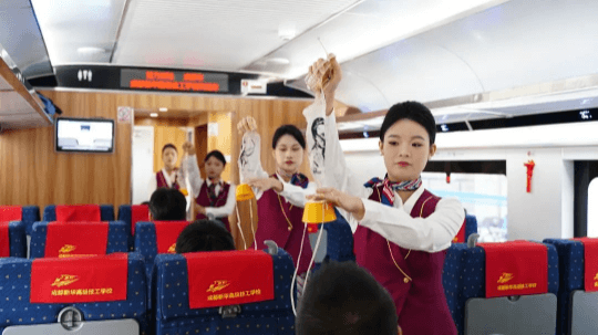 <b>致父母：別擔心，這是我在成都新華的生活</b>