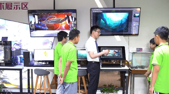 <b>致中高考學子：放輕松！人生的賽道有很多！</b>