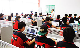 天貓創(chuàng)業(yè)與運營班實訓認真上課的學生