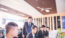 認真上軟件課的學生